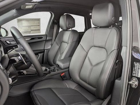 New 2026 Porsche Macan image 5