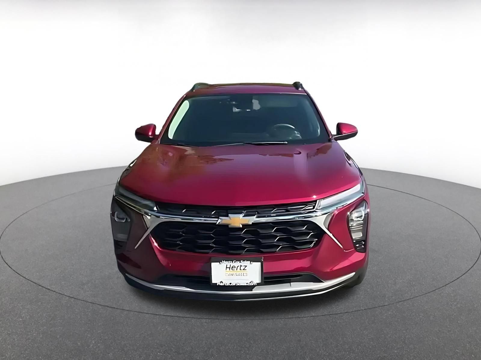 Used 2025 Chevrolet Trax LT FWD image 3