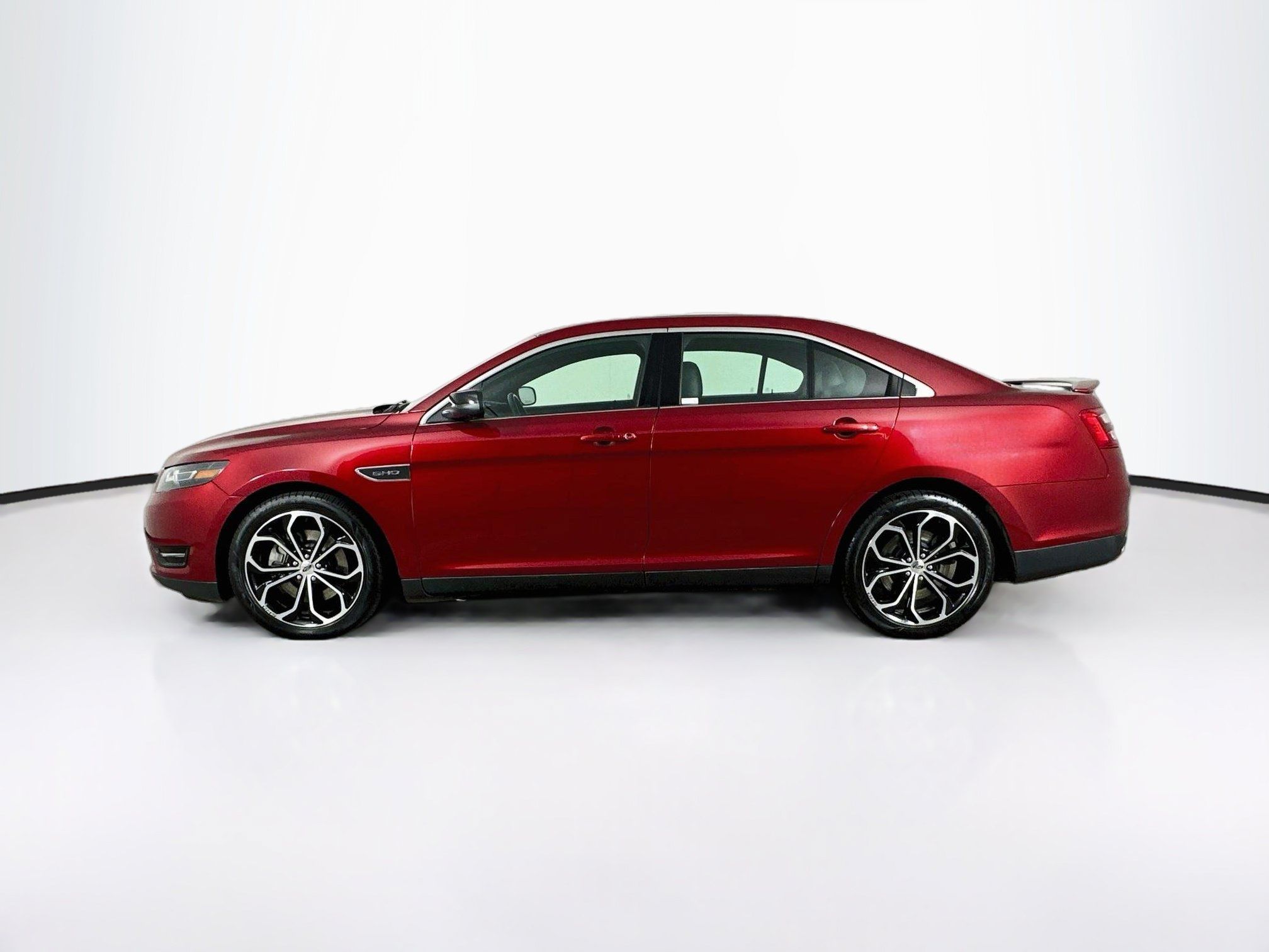 Used 2018 Ford Taurus SHO AWD/4WD image 4