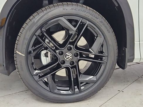 New 2026 Volkswagen Tiguan SE R-Line AWD/4WD image 13