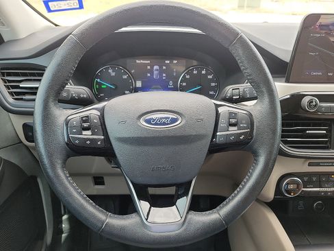 Used 2021 Ford Escape SE w/ SE Sport Appearance Package image 19