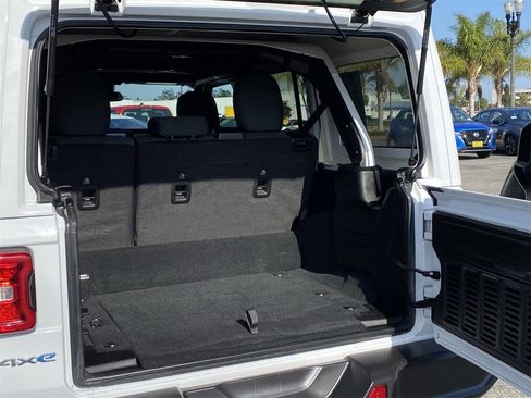 Used 2024 Jeep Wrangler Unlimited Sahara image 12