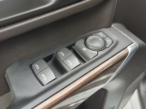 Used 2023 Chevrolet Silverado 2500 LT w/ Convenience Package image 18