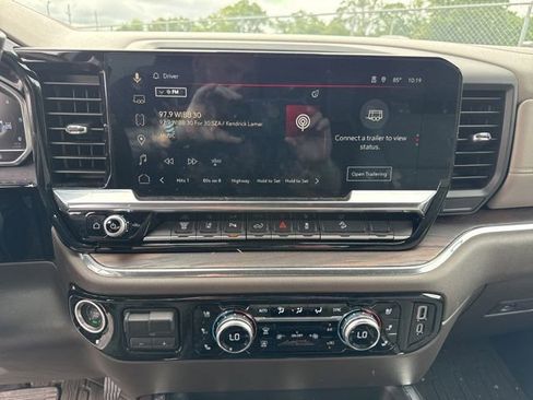 Used 2024 GMC Sierra 2500 SLT w/ SLT Premium Package AWD/4WD image 10