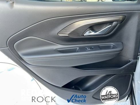 Used 2024 GMC Terrain SLT image 16