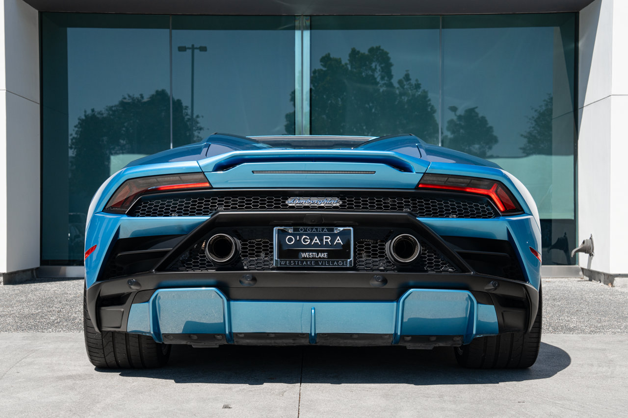 Used 2023 Lamborghini Huracan EVO RWD image 4