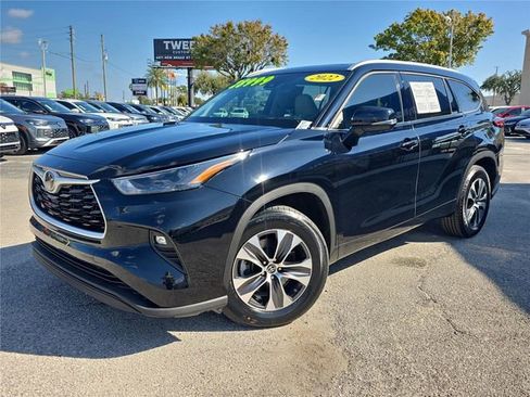 Used 2022 Toyota Highlander XLE image 26
