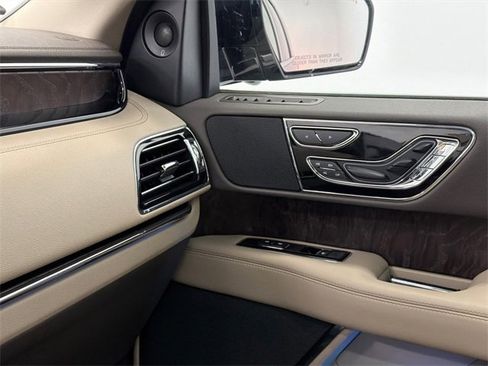 Used 2022 Lincoln Navigator L Reserve image 36