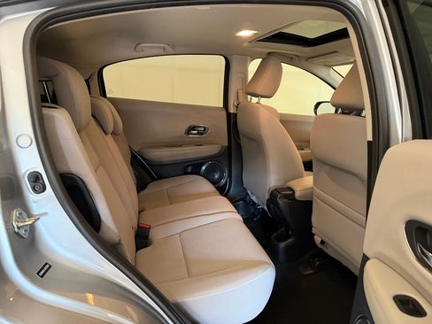 Used 2018 Honda HR-V EX image 29