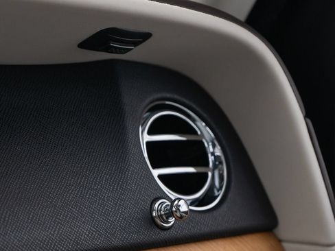 Certified 2019 Rolls-Royce Cullinan AWD/4WD image 47