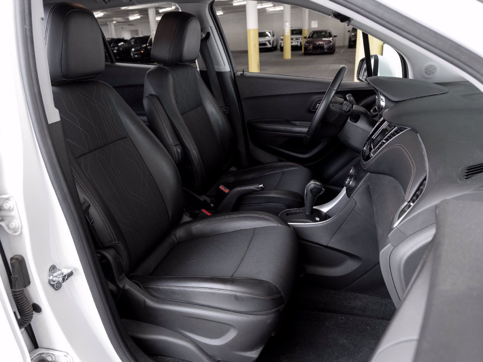 Used 2019 Chevrolet Trax LT w/ LT Convenience Package AWD/4WD image 27
