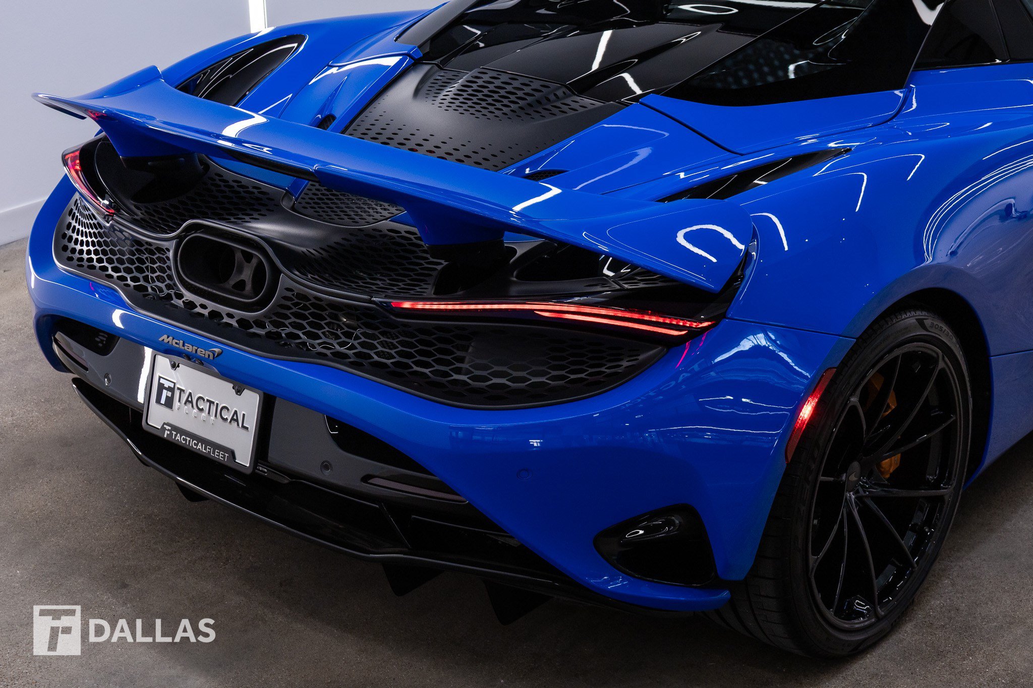 Used 2027 McLaren 750S Spider RWD image 14