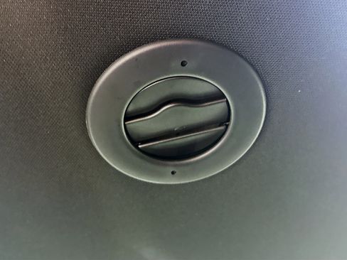 Used 2025 Chevrolet Traverse LT image 27