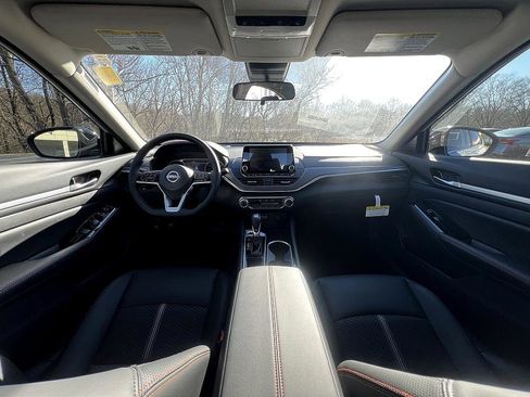 New 2025 Nissan Altima 2.5 SR image 11
