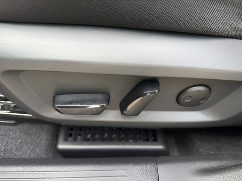 Used 2023 Nissan Rogue SV image 11