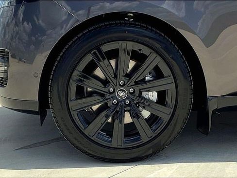 New 2025 Land Rover Range Rover SE AWD/4WD image 13