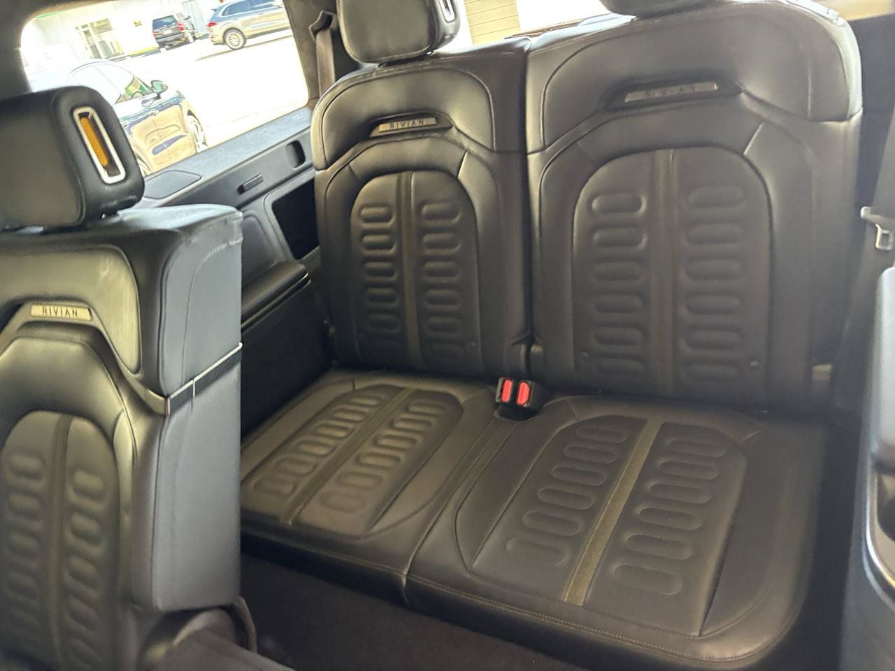 Used 2025 Rivian R1S Adventure Dual AWD/4WD image 27