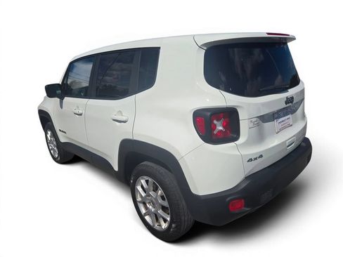 Used 2023 Jeep Renegade Latitude AWD/4WD image 3