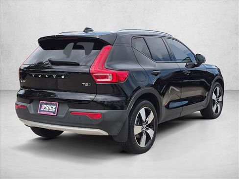 Used 2022 Volvo XC40 T5 Momentum AWD/4WD image 5