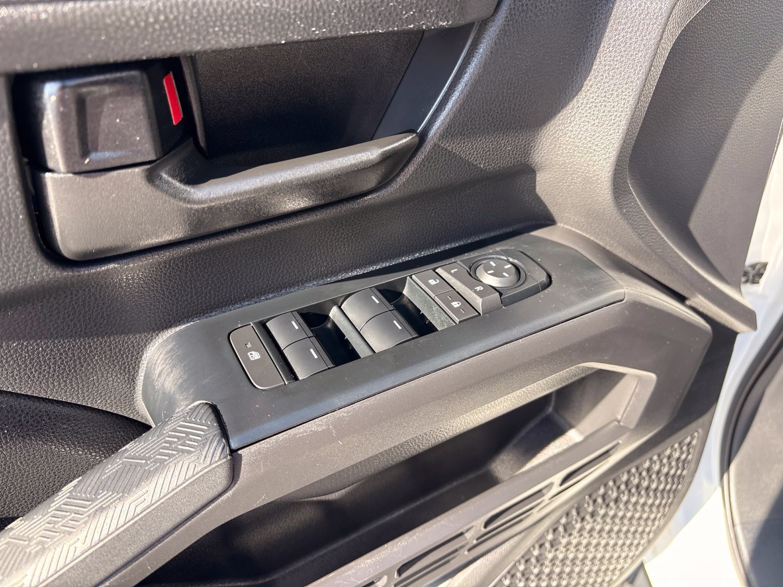Used 2025 Toyota Tacoma SR5 AWD/4WD image 26