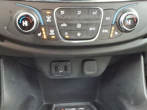 Used 2023 Chevrolet Traverse LT image 18