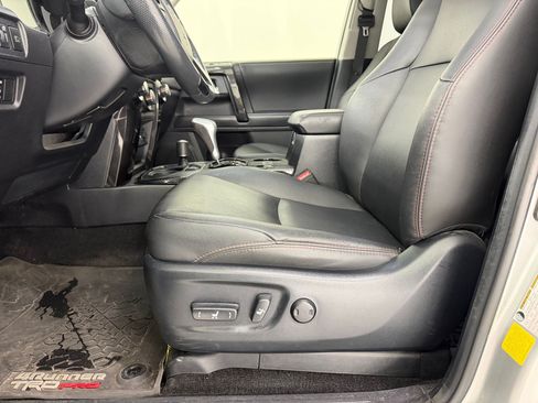 Used 2021 Toyota 4Runner TRD Off-Road Premium w/ Moonroof Package AWD/4WD image 15