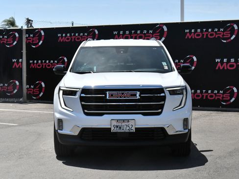 Used 2024 GMC Acadia Elevation FWD image 2