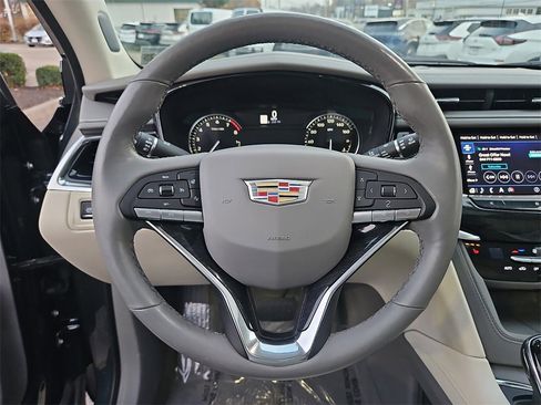 Used 2020 Cadillac XT6 Premium Luxury w/ LPO, Floor Liner Package image 21