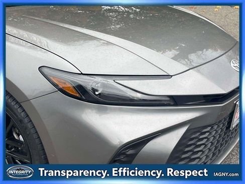 Used 2025 Toyota Camry SE image 10