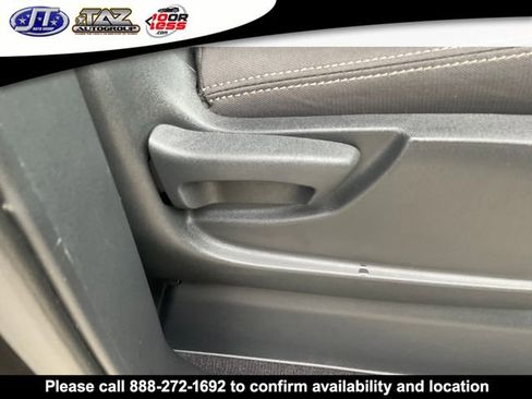 Used 2023 Nissan Titan SV w/ SV Convenience Package image 15