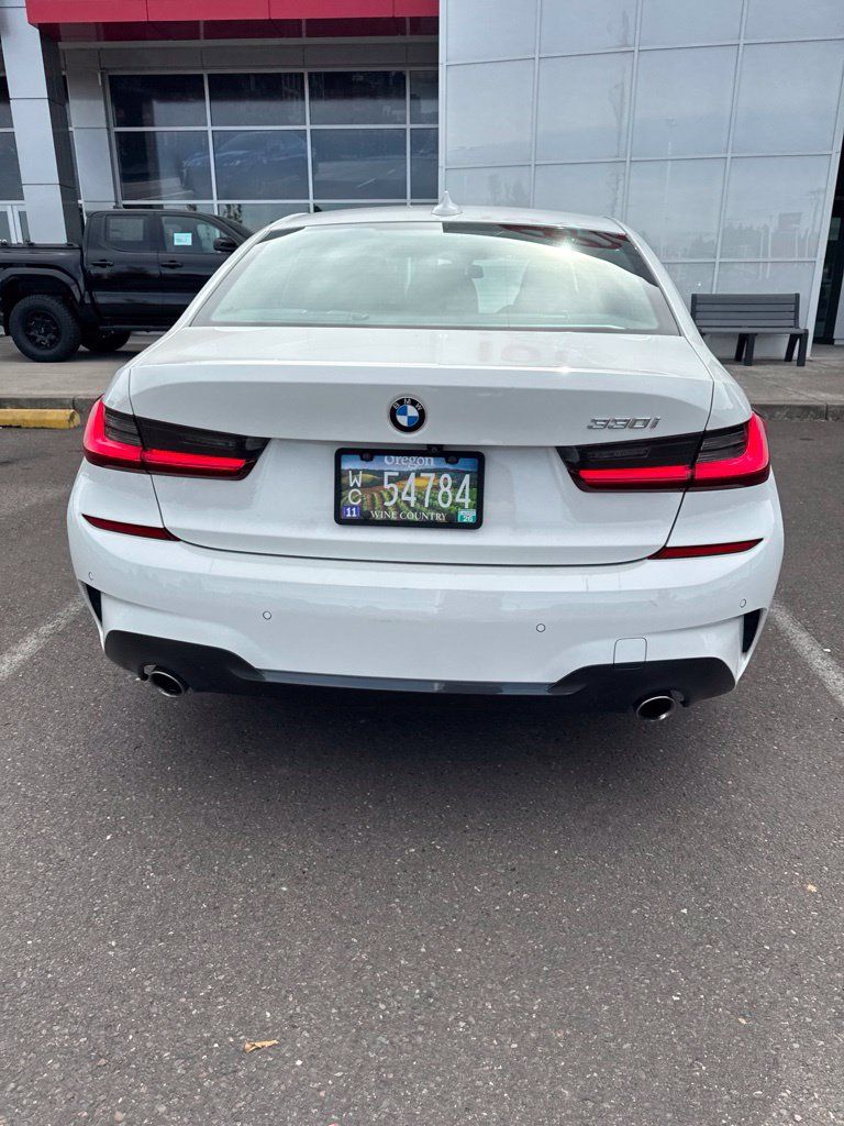 Used 2020 BMW 330i Sedan w/ M Sport Package RWD image 7