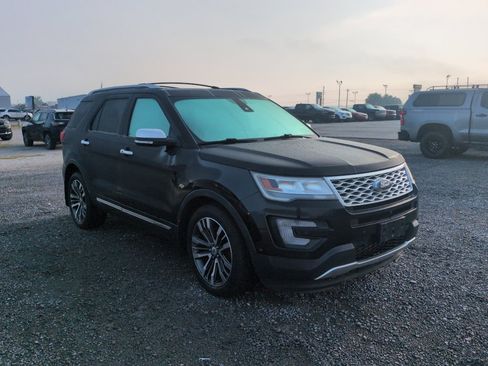 Used 2017 Ford Explorer Platinum AWD/4WD image 3