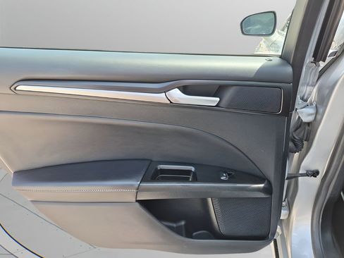 Used 2019 Ford Fusion Titanium image 17