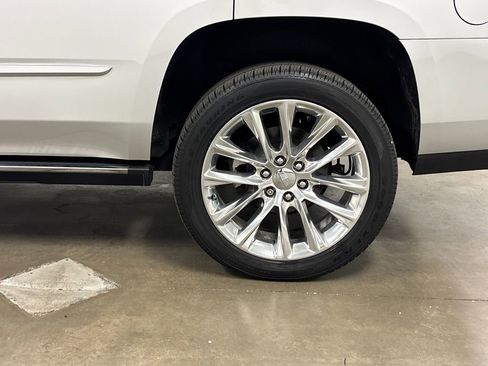 Used 2020 Cadillac Escalade Premium Luxury AWD/4WD image 14