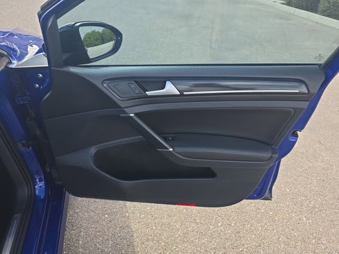 Used 2016 Volkswagen Golf R 4-Door image 16