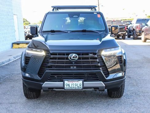 Used 2024 Lexus GX 550 AWD/4WD image 3