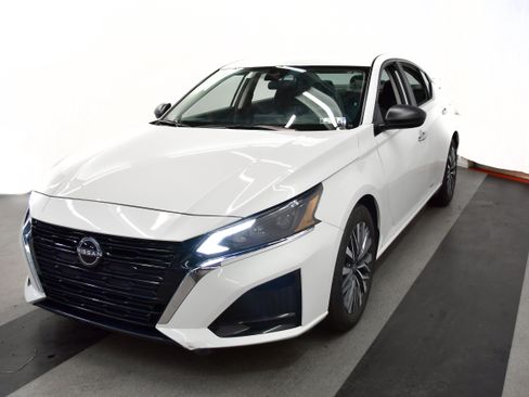 Used 2025 Nissan Altima 2.5 SV image 4