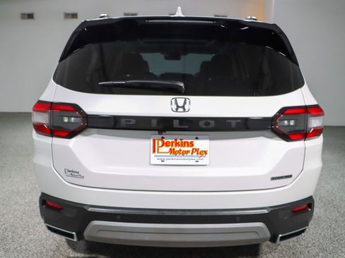 Used 2023 Honda Pilot Touring image 8