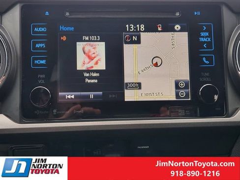 Used 2017 Toyota Tacoma TRD Sport w/ Tow Package RWD image 18