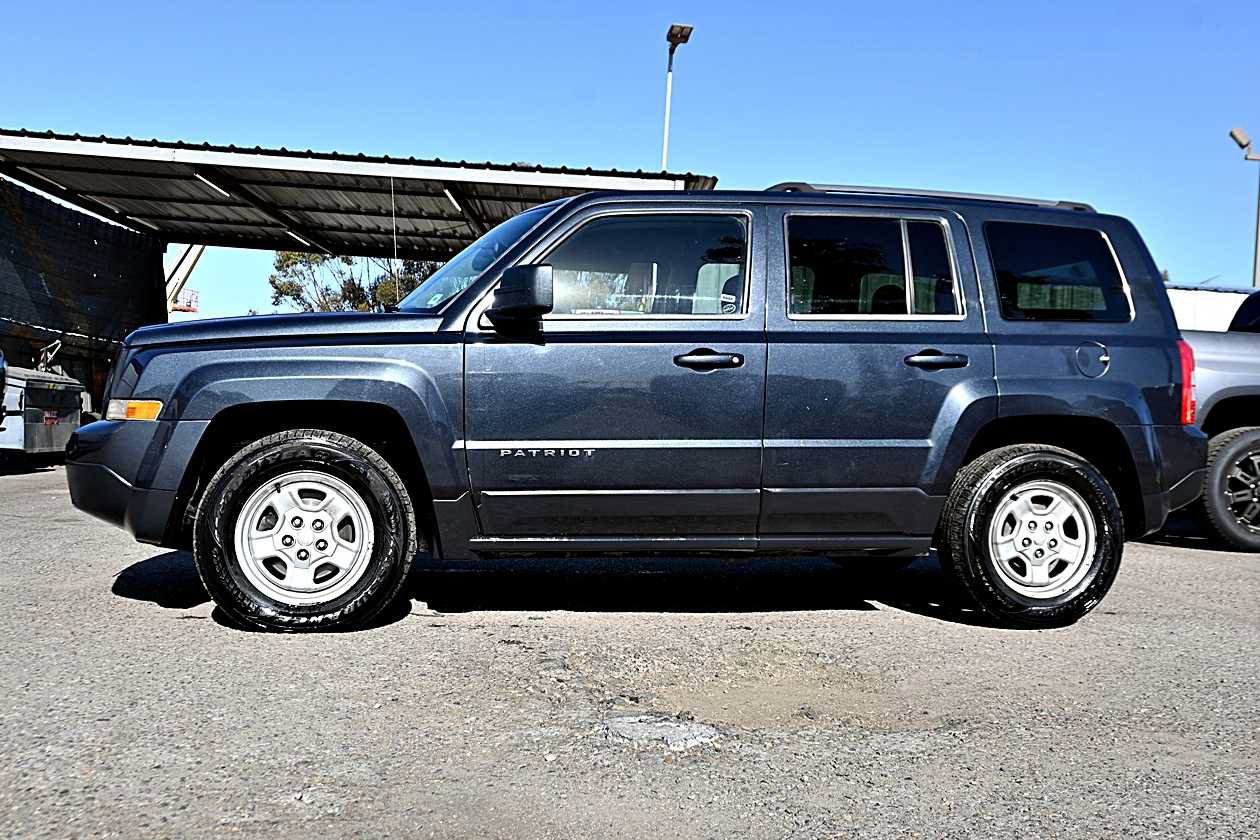Used 2014 Jeep Patriot Sport w/ Power Value Group FWD image 4