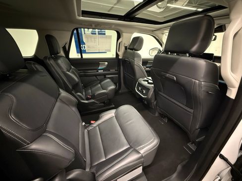 Used 2025 Ford Expedition Max Platinum AWD/4WD image 6