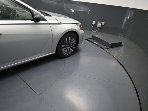 Used 2024 Nissan Altima 2.5 SV image 23