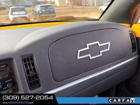 Used 2004 Chevrolet SSR w/ Preferred Equipment Group image 24