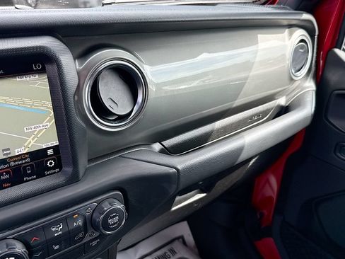 Used 2022 Jeep Wrangler Unlimited Sahara w/ Cold Weather Group AWD/4WD image 18