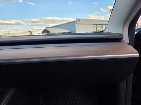 Used 2021 Tesla Model 3 Standard Range Plus image 41