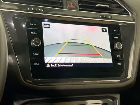 Used 2022 Volkswagen Tiguan SE image 12