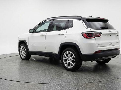 Used 2025 Jeep Compass Limited image 6