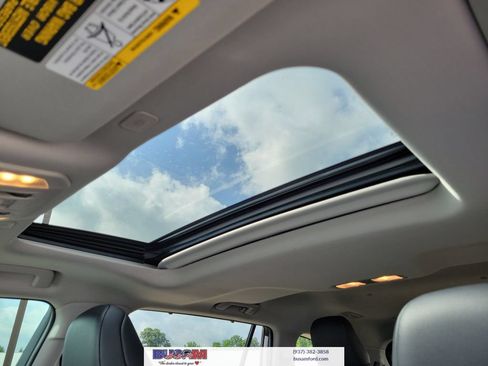 Used 2023 Toyota Highlander XLE FWD image 33
