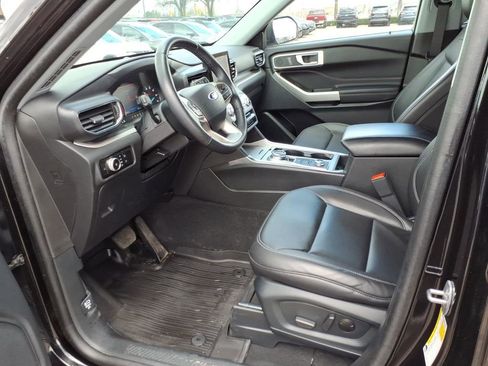 Used 2023 Ford Explorer XLT w/ Equipment Group 202A image 10