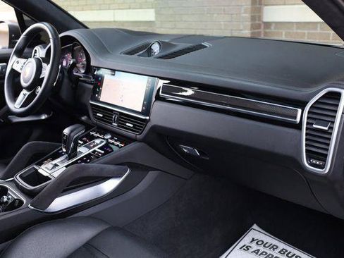Used 2023 Porsche Cayenne Turbo AWD/4WD image 28